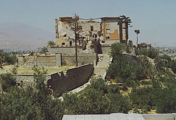 War-damaged Chihil Sutun Palace in Kabul, August 1994