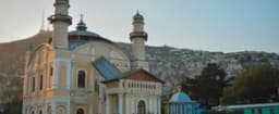 Shah-Do Shamshira Mosque beside the Kabul River
