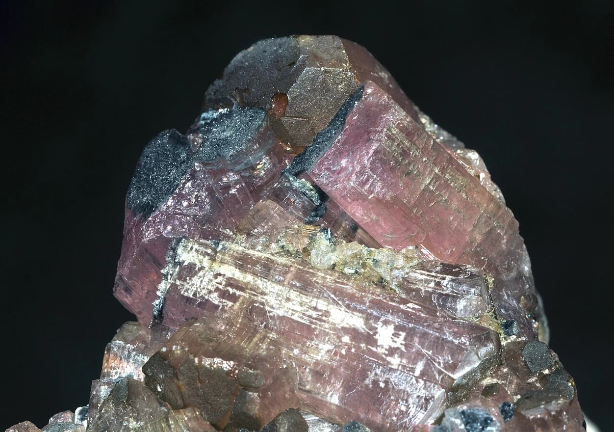 Elbaite tourmaline and quartz from Paprok, Nuristan, Afghanistan