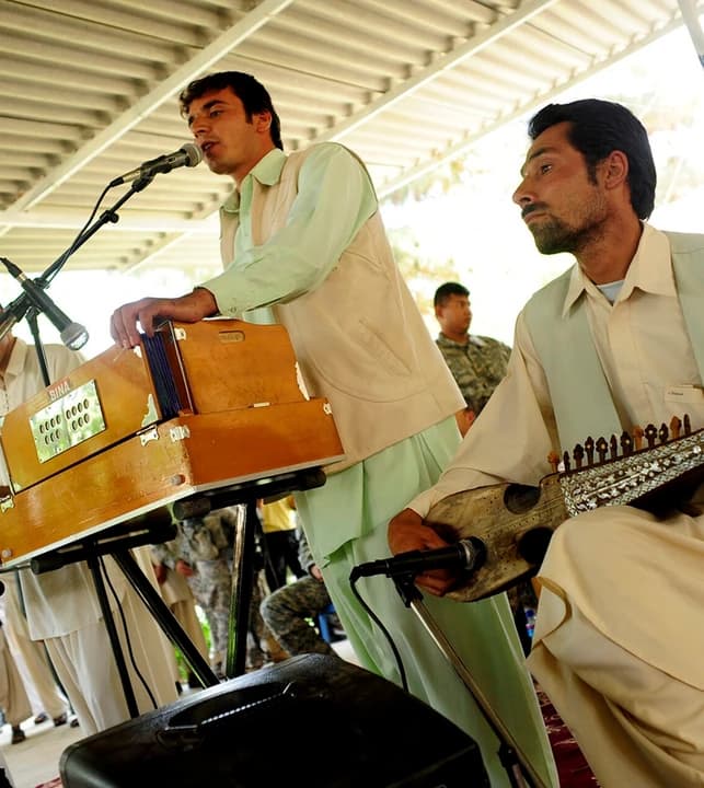Musicians at the Anab Gull Poetry Festival in Farah in May 2010