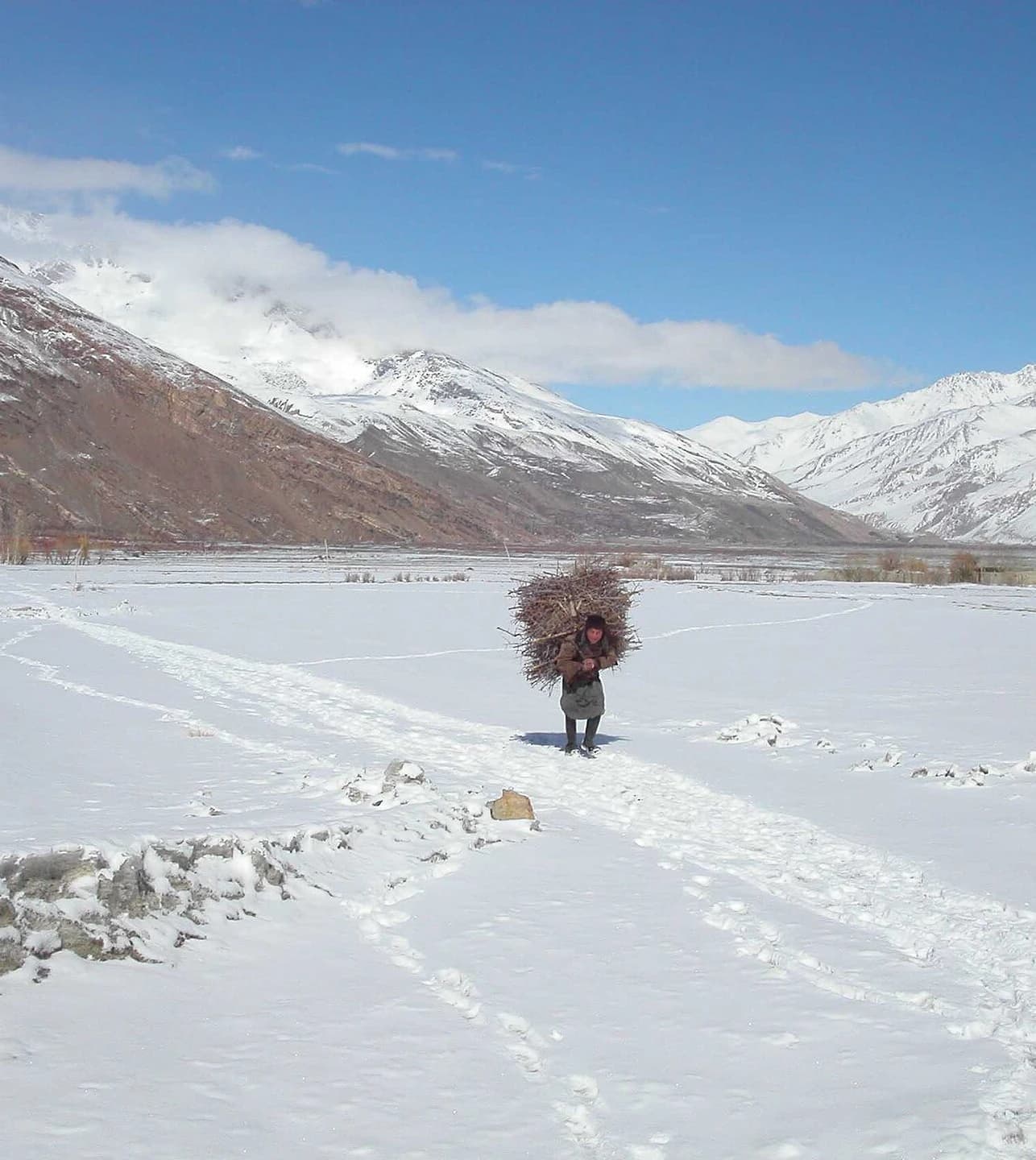 Light snow across the Afghan Wakhan mountain habitat